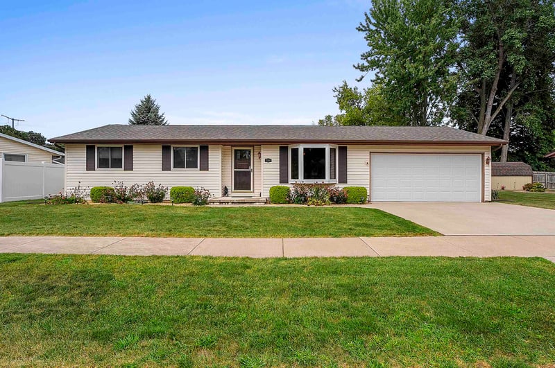 2360 Kincaid Ave, Oshkosh, WI 54904