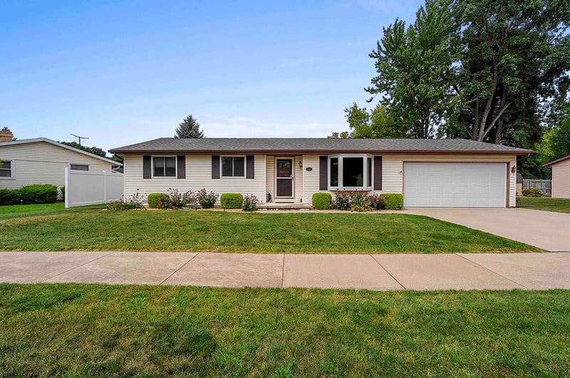 2360 Kincaid Ave, Oshkosh, WI 54904
