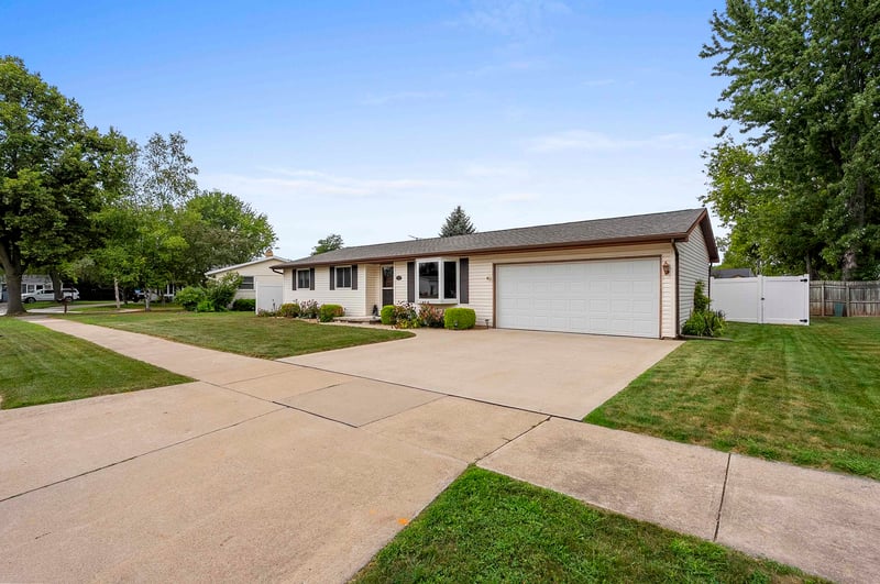2360 Kincaid Ave, Oshkosh, WI 54904