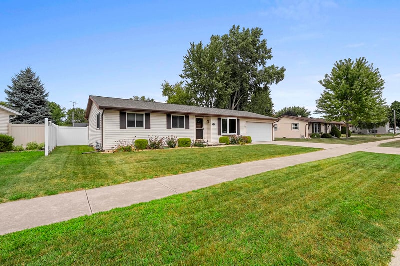 2360 Kincaid Ave, Oshkosh, WI 54904