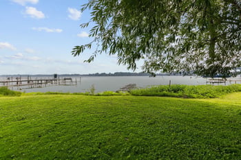 1583 Butte Des Morts Beach Rd, Neenah, WI 54956-1409