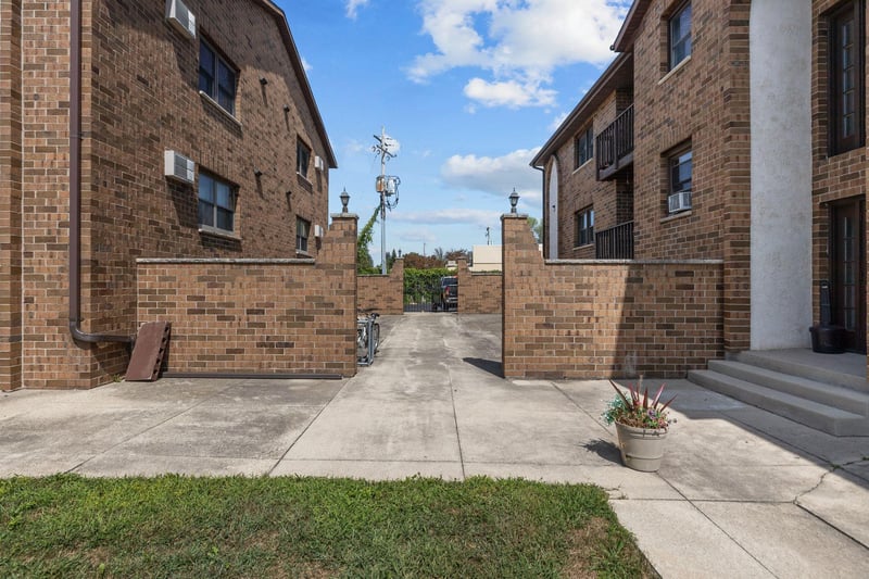 1161 Gillingham Rd #4A, Neenah, WI 54956-3989