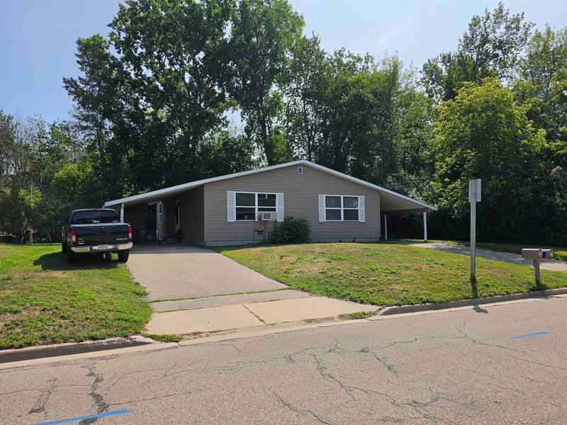 1504 Superior Ave, Oconto, WI 54153-2007