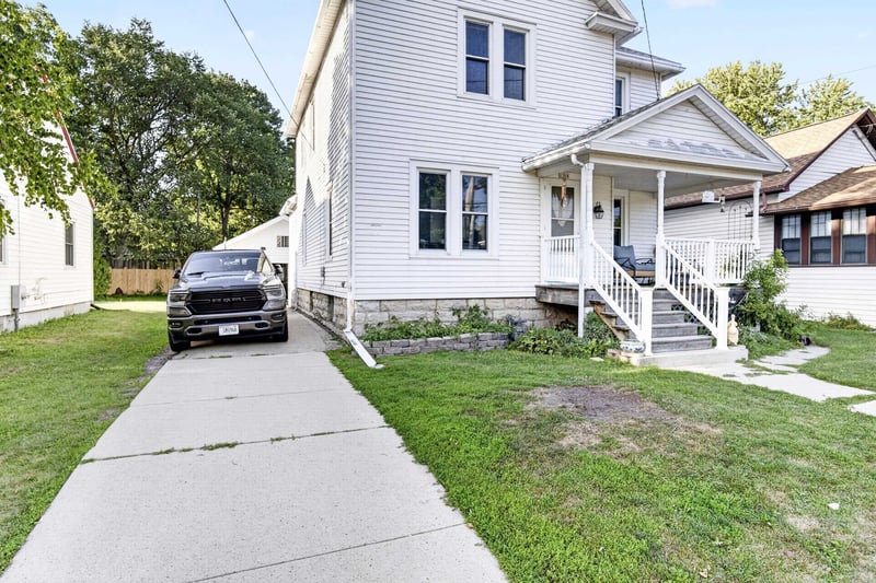 1208 Winnebago Ave, Oshkosh, WI 54901