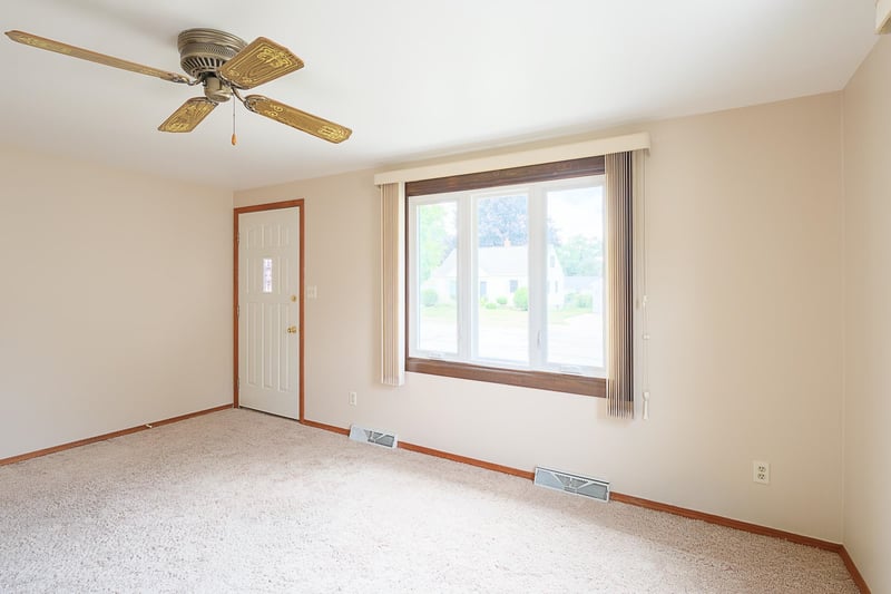 825 Stony Brook Ln, Green Bay, WI 54304-2127