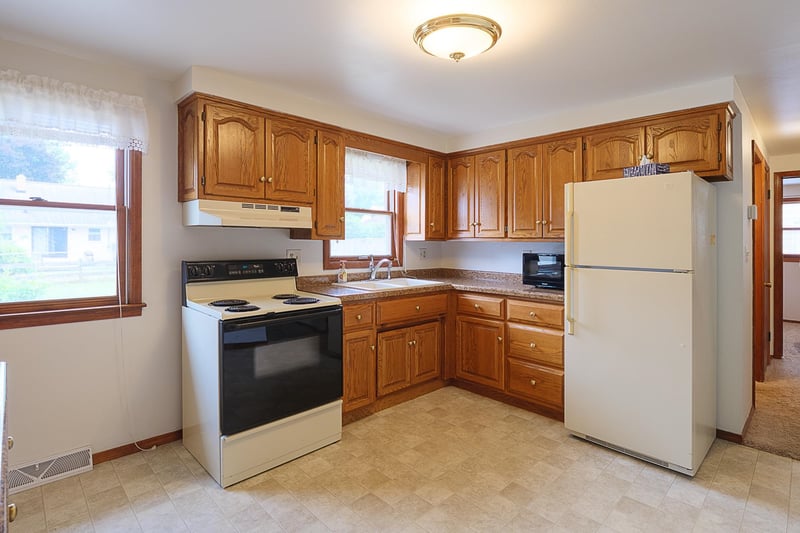 825 Stony Brook Ln, Green Bay, WI 54304-2127