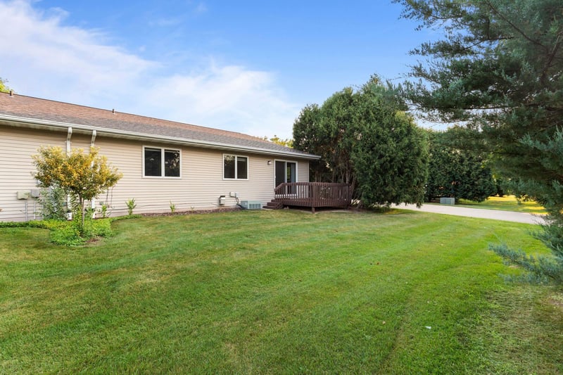 303 Parkview Ln, Kimberly, WI 54136