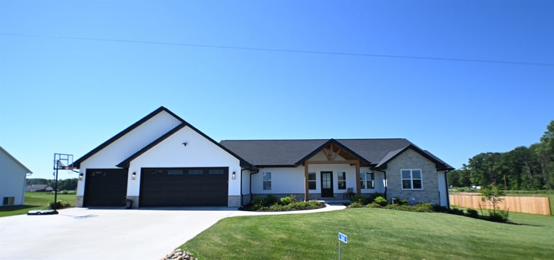 3765 Westpoint Rd, Suamico, WI 54313-1219