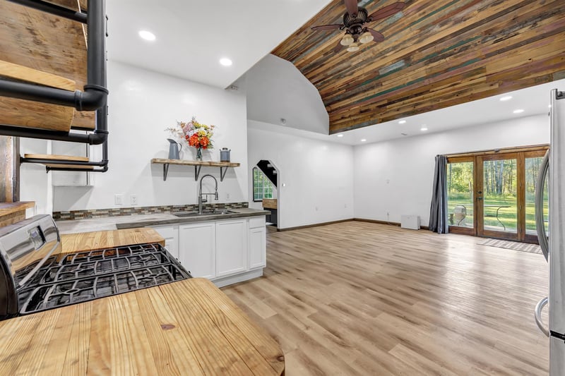 3841 Sampson Rd, Little Suamico, WI 54141-9204