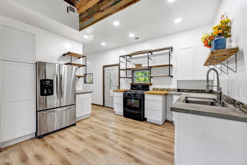 3841 Sampson Rd, Little Suamico, WI 54141-9204