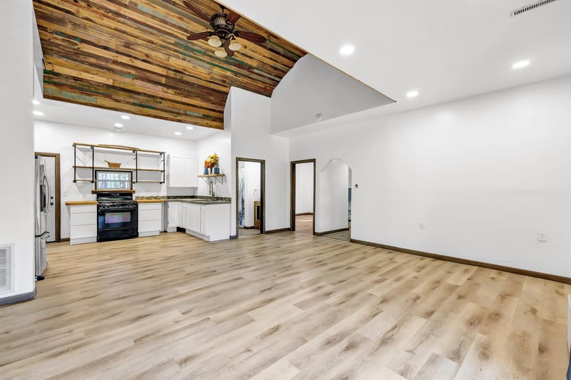 3841 Sampson Rd, Little Suamico, WI 54141-9204