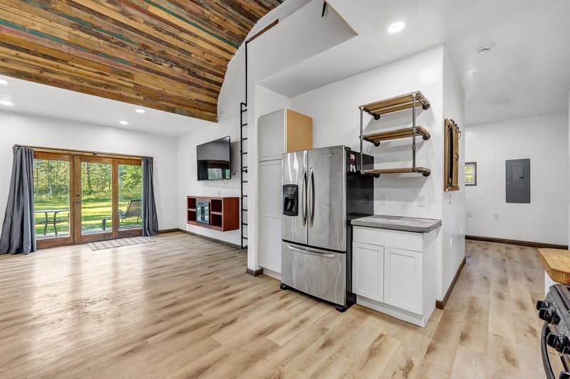 3841 Sampson Rd, Little Suamico, WI 54141-9204