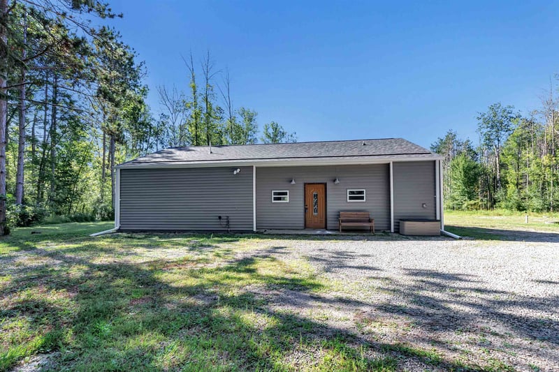 3841 Sampson Rd, Little Suamico, WI 54141-9204