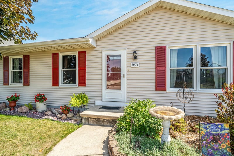 1024 Calypso Dr, Winneconne, WI 54986