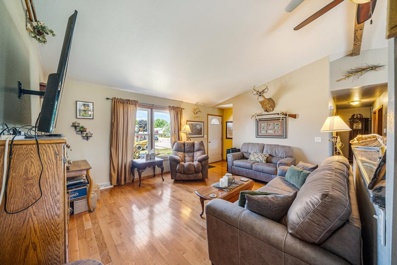 1024 Calypso Dr, Winneconne, WI 54986