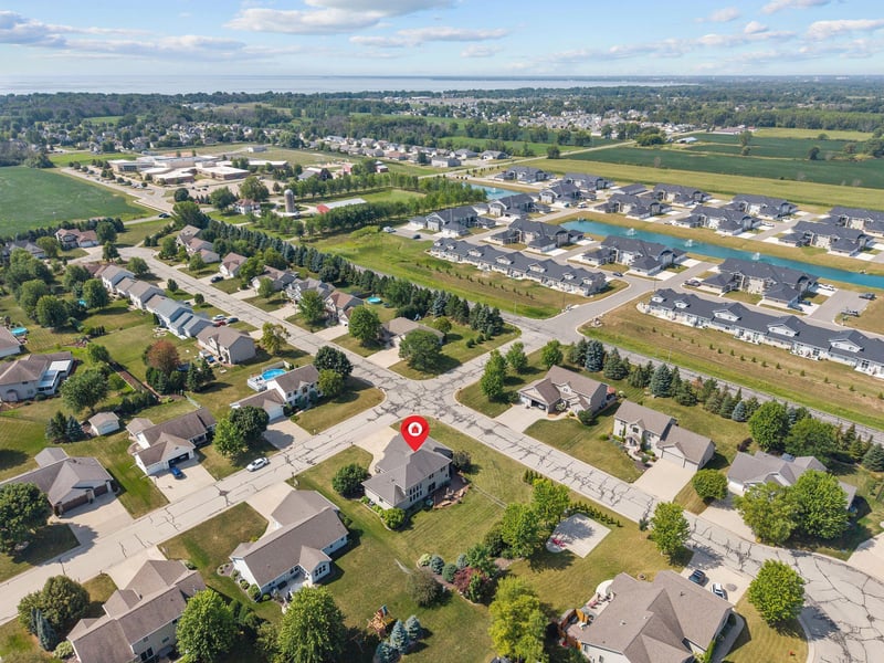 W6074 Nettie Dr, Appleton, WI 54915