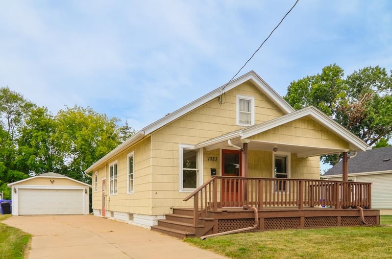 1323 N Kenilworth Ave, Appleton, WI 54911