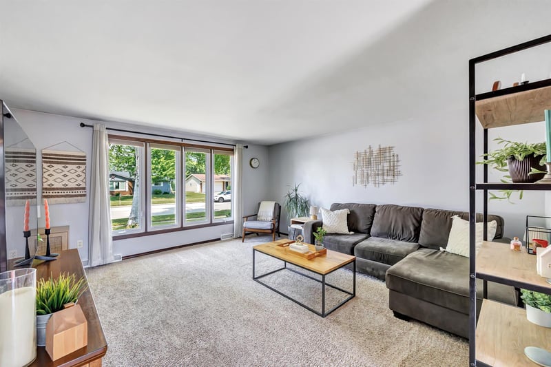 1125 Stine Way, De Pere, WI 54115