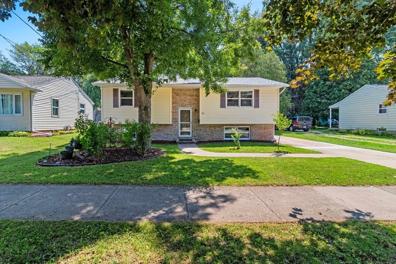 701 W 7th St, Kaukauna, WI 54130