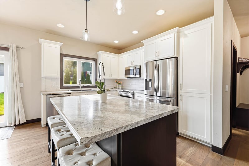 1616 Orchard Dr, Kaukauna, WI 54130-2907