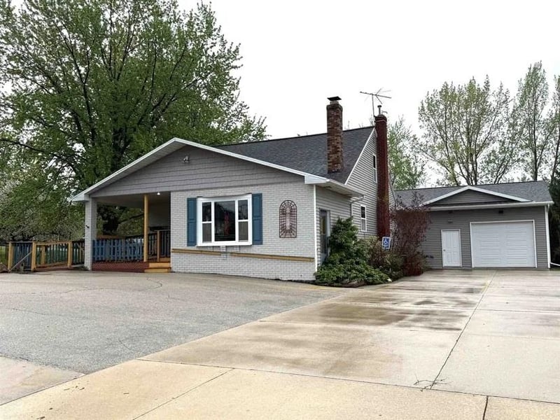 2654 Continental Dr, Green Bay, WI 54311