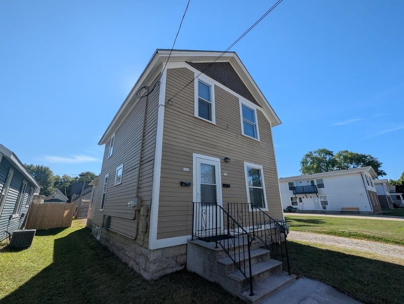 832 Frederick St, Oshkosh, WI 54901