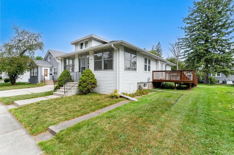 1004 Elmore St, Green Bay, WI 54303-3923