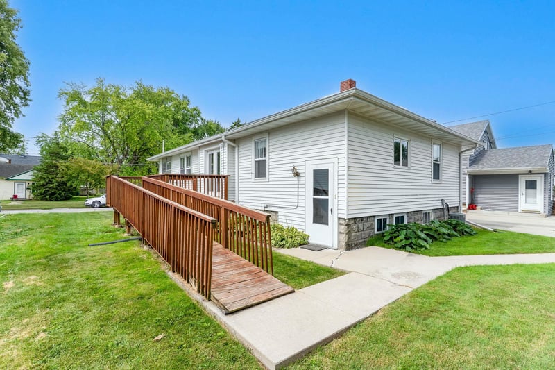 1004 Elmore St, Green Bay, WI 54303-3923