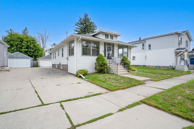 1004 Elmore St, Green Bay, WI 54303-3923