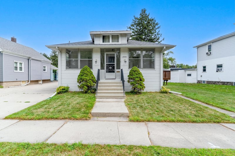 1004 Elmore St, Green Bay, WI 54303-3923