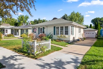 1342 Waugoo Ave, Oshkosh, WI 54901