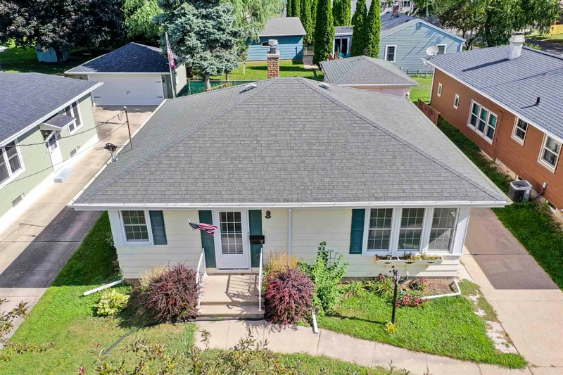 1342 Waugoo Ave, Oshkosh, WI 54901