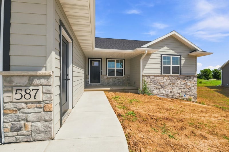 587 Emerald Isle Ct, Wrightstown, WI 54180