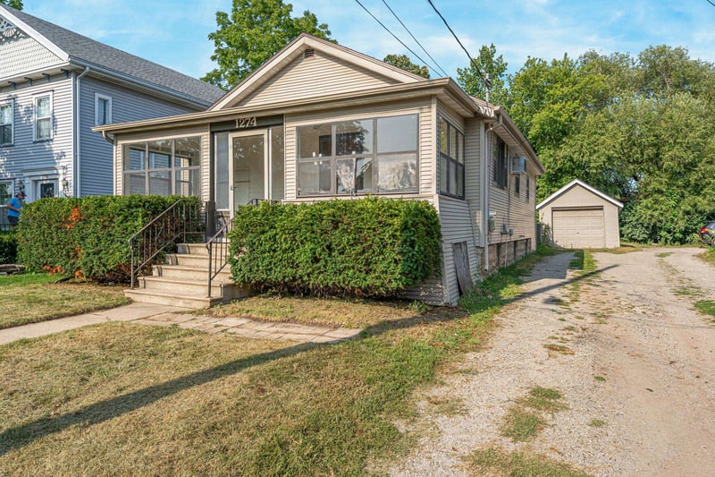 1274 Elmwood St, Oshkosh, WI 54901