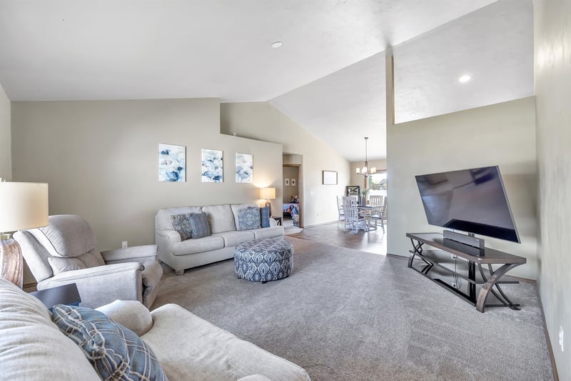 854 Roth Rd, De Pere, WI 54115-7112