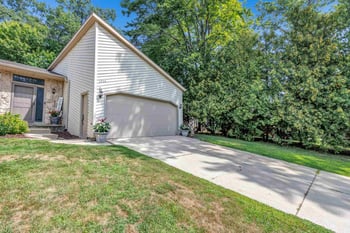 2526 Dunbar Ln, Green Bay, WI 54304