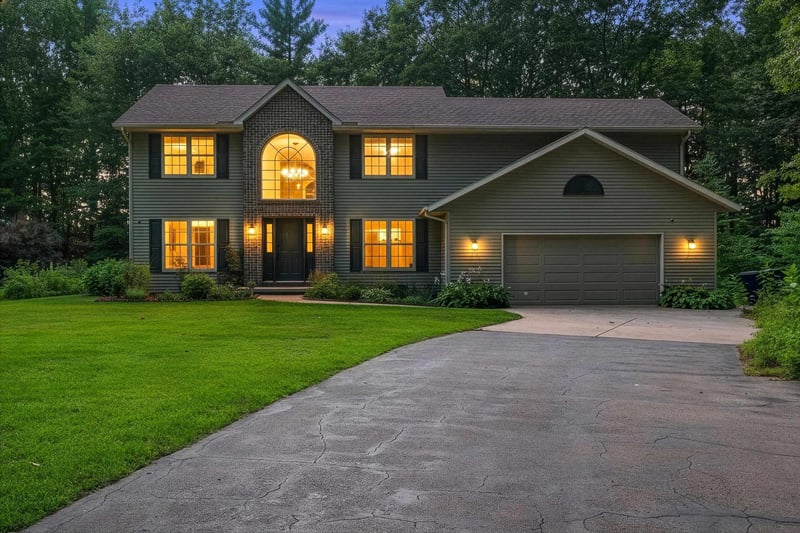 3611 Royal Oaks Ct, Suamico, WI 54173-8268