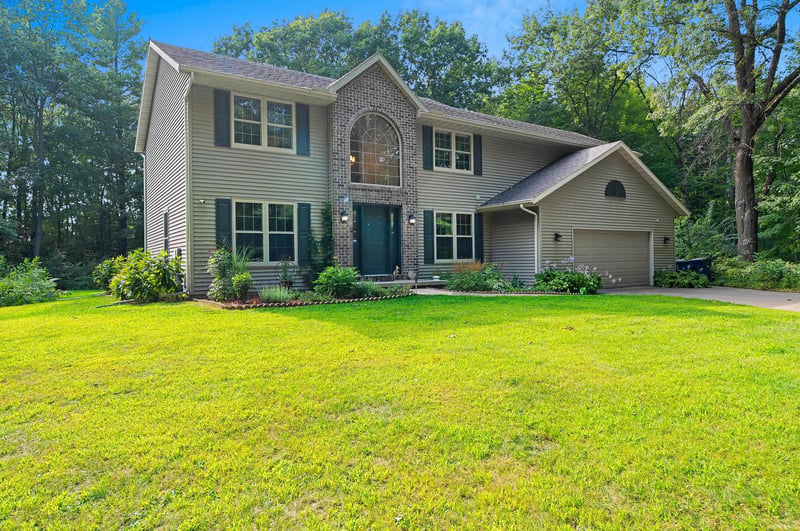 3611 Royal Oaks Ct, Suamico, WI 54173-8268