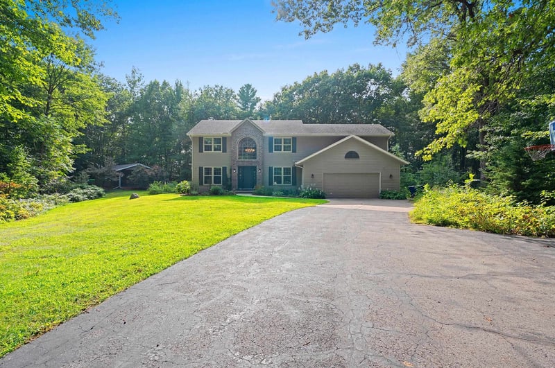 3611 Royal Oaks Ct, Suamico, WI 54173-8268