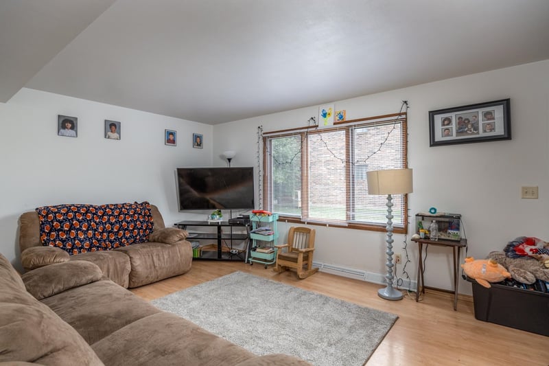 2414 Honey Lou Ct, Appleton, WI 54915-6216