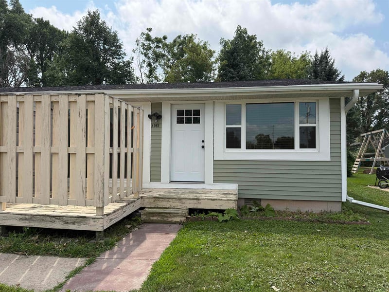 961 7th St #A, Menasha, WI 54952