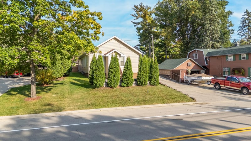1420 S Division St, New London, WI 54961