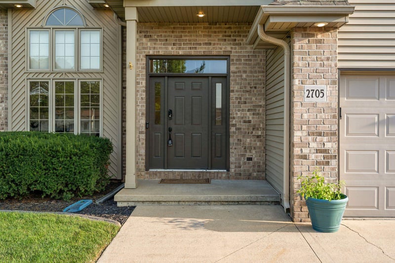 2705 Oakwood Cir, Oshkosh, WI 54904-8463