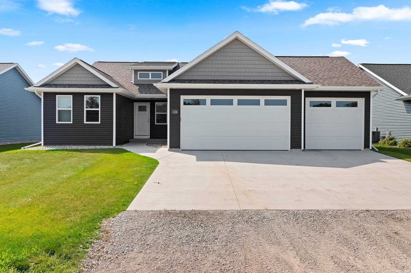 1526 Freedom Meadows Dr, Neenah, WI 54956
