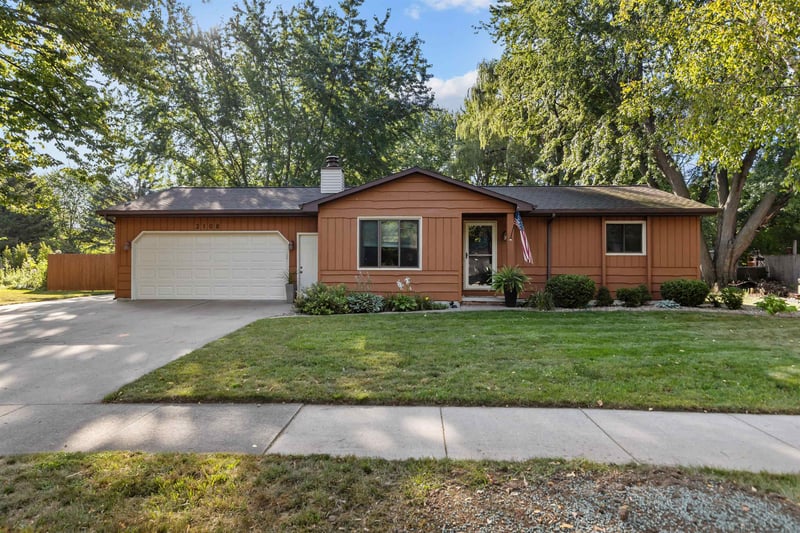 2108 S Horizon Dr, Appleton, WI 54915
