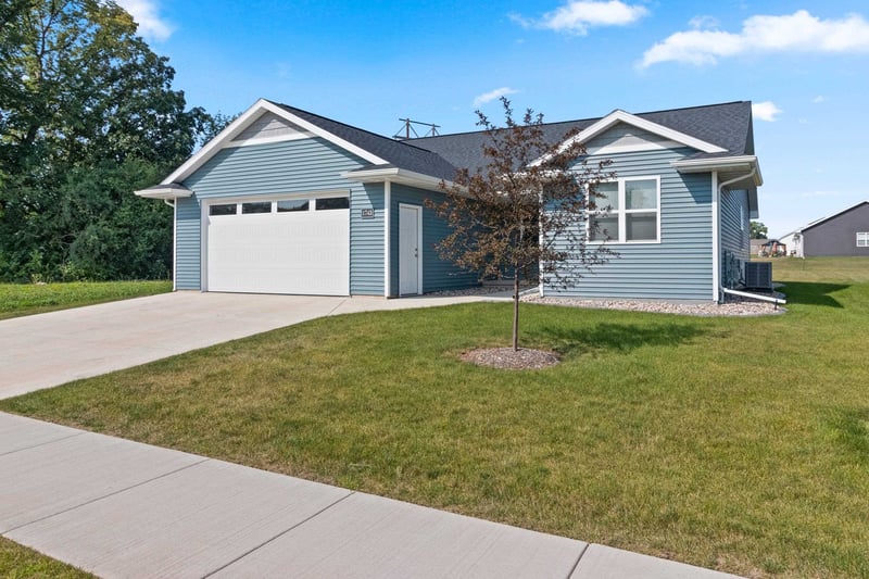 1743 Honor St, Neenah, WI 54956