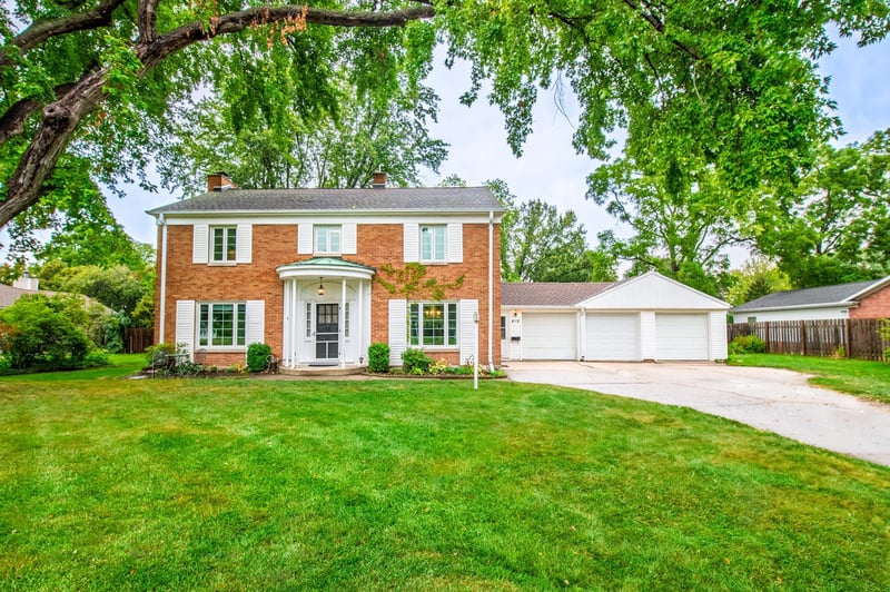 416 Arrowhead Dr, Green Bay, WI 54301-2638