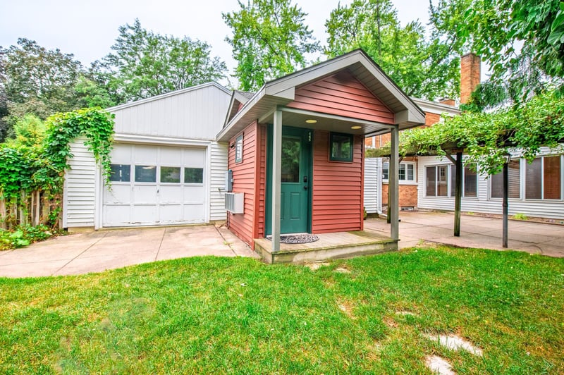 416 Arrowhead Dr, Green Bay, WI 54301-2638