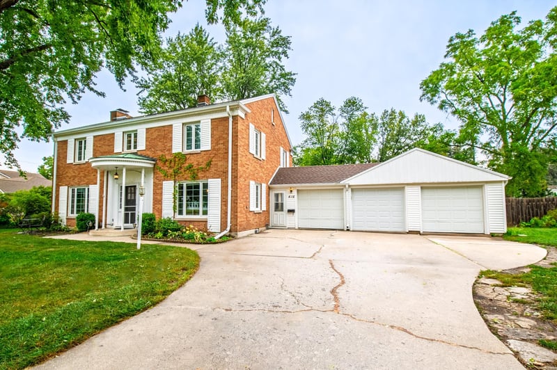 416 Arrowhead Dr, Green Bay, WI 54301-2638