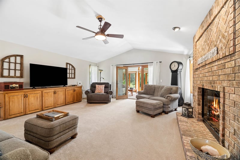 1337 Orchard Ct, Neenah, WI 54956